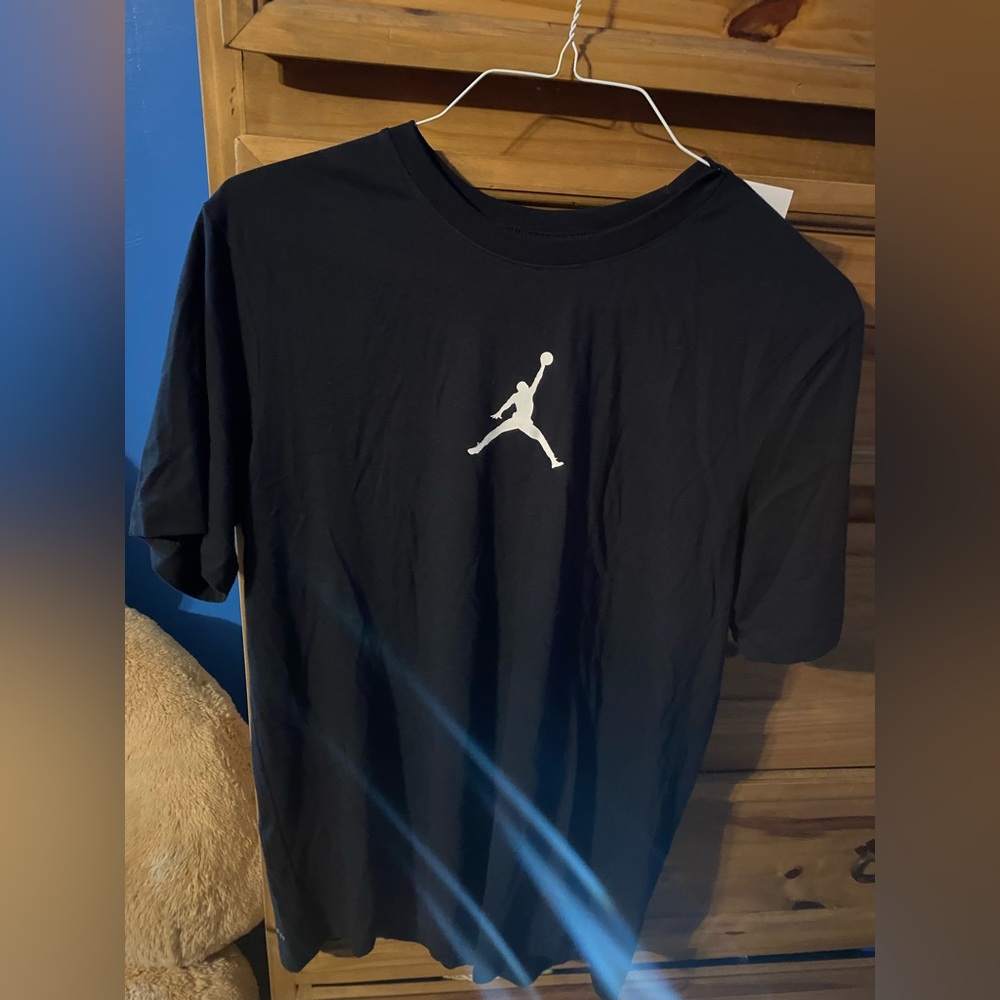 Air Jordan t shirt. Men’s L. Black. NWT.